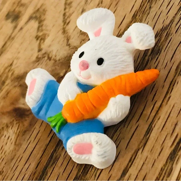 Vintage Brooch - Gibson Rabbit & Carrot Pin, 1993 - Picture 4 of 8